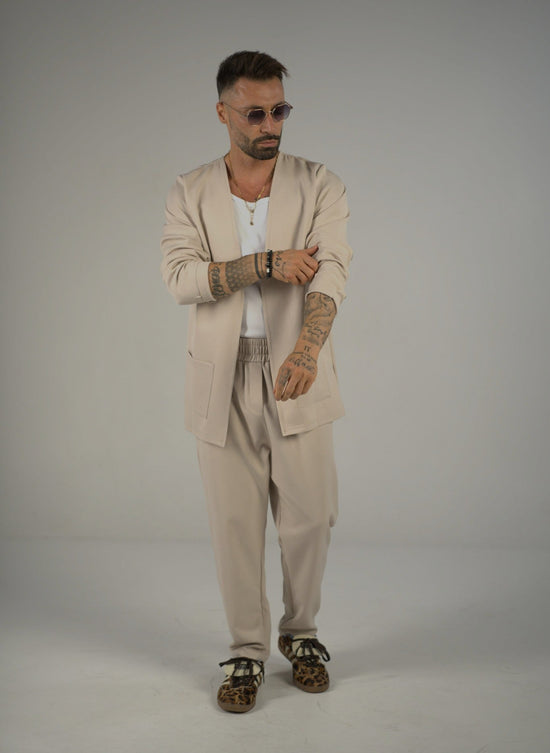 <table style="line-height:1;width:100%;border-collapse:collapse"><tr><td >Milano Blazer</td><td align="right">109.99€</td></tr><tr><td style="white-space: nowrap;">Napoli Pants</td><td align="right">109,99€</td></tr></table>