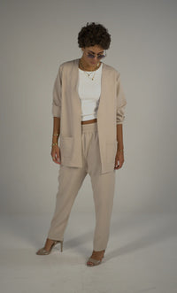 <table style="line-height:1;width:100%;border-collapse:collapse"><tr><td >Milano Blazer</td><td align="right">109.99€</td></tr><tr><td style="white-space: nowrap;">Napoli Pants</td><td align="right">109,99€</td></tr></table>