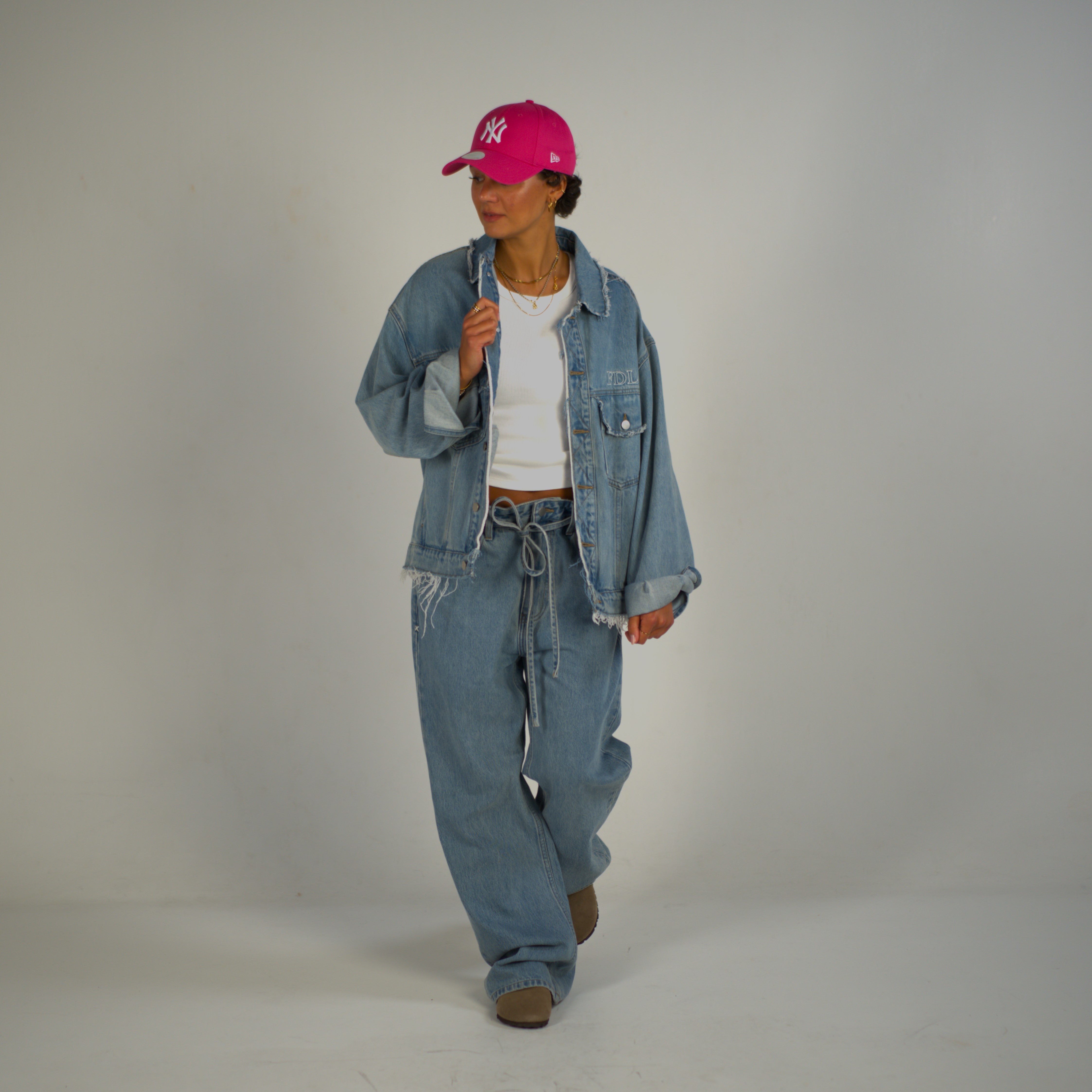 <table style="line-height:1;width:100%;border-collapse:collapse"><tr><td >Chicago Denim<br>Jacket</td><td align="right">199,99€</td></tr><tr><td style="white-space: nowrap;">Brooklyn Denim Pants</td><td align="right">129,99€</td></tr></table>