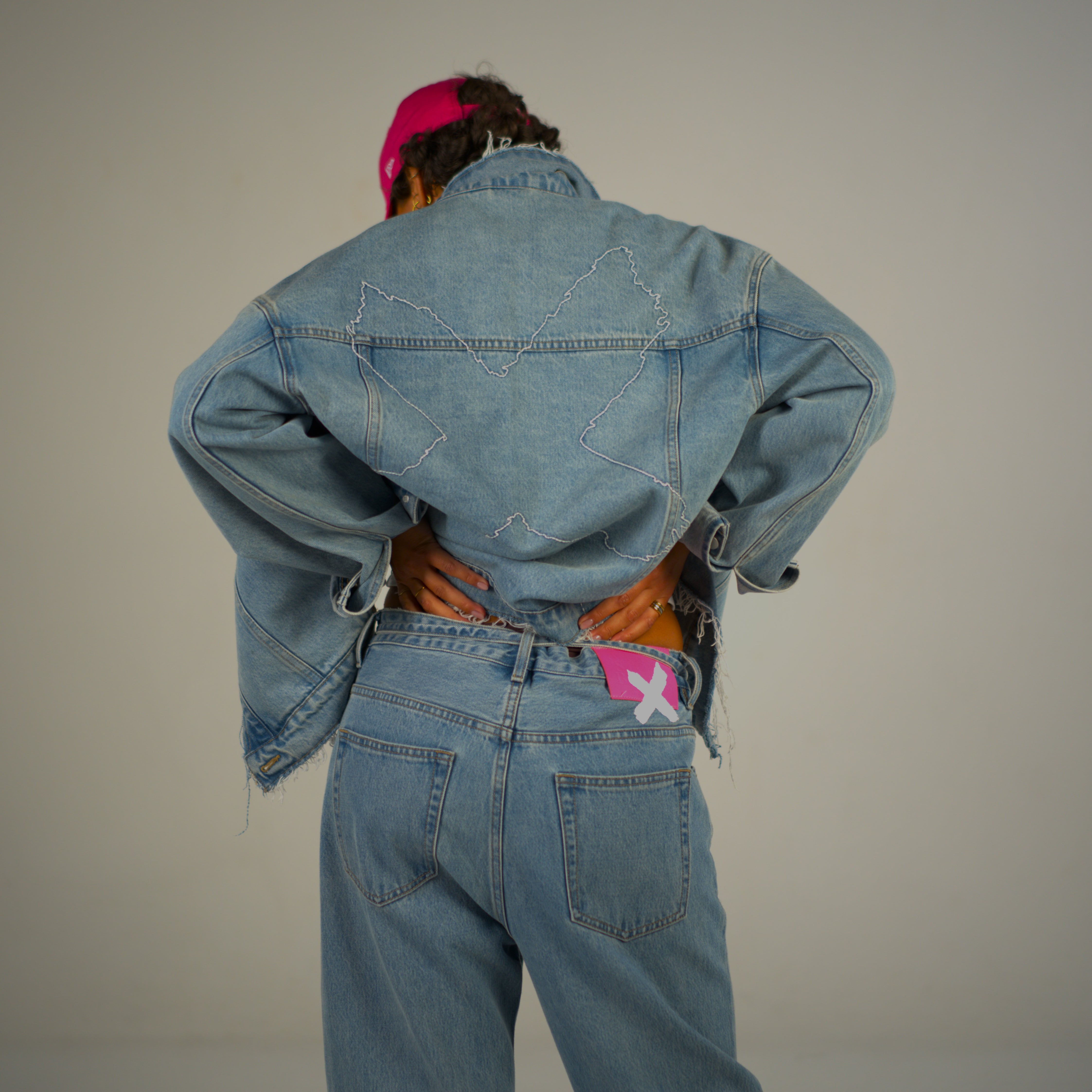 <table style="line-height:1;width:100%;border-collapse:collapse"><tr><td >Chicago Denim<br>Jacket</td><td align="right">199,99€</td></tr><tr><td style="white-space: nowrap;">Brooklyn Denim Pants</td><td align="right">129,99€</td></tr></table>