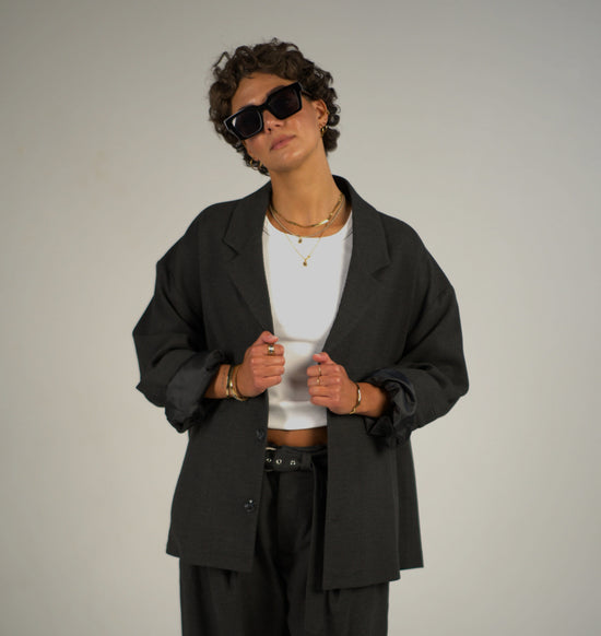 <table style="line-height:1;width:100%;border-collapse:collapse"><tr><td >Denver Blazer</td><td align="right">199,99€</td></tr><tr><td style="white-space: nowrap;">Aspen Pants</td><td align="right">139,99€</td></tr></table>