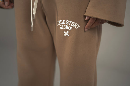 <table style="line-height:1;width:100%;border-collapse:collapse"><tr><td >Sacramento Sweatshirt</td><td align="right">99,99€</td></tr><tr><td style="white-space: nowrap;">Housten Jogger</td><td align="right">99,99€</td></tr></table>