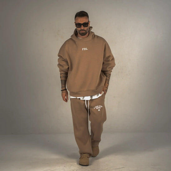 <table style="line-height:1;width:100%;border-collapse:collapse"><tr><td >New Jersey Hoodie</td><td align="right">129,99€</td></tr><tr><td style="white-space: nowrap;">Housten Jogger</td><td align="right">99,99€</td></tr></table>